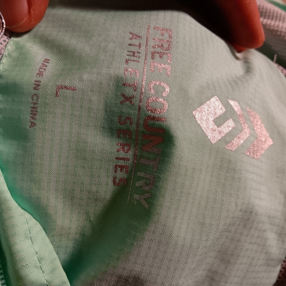 Free country windbreaker - Picture 3 of 3